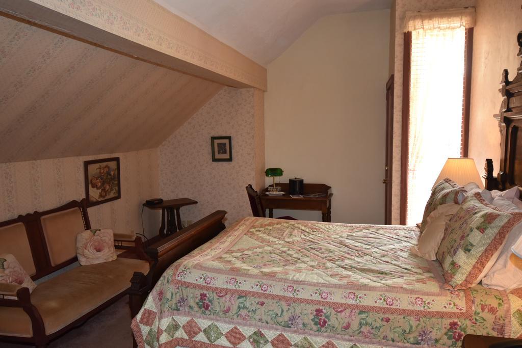 Corners Mansion Inn - A Bed And Breakfast Віксбург Номер фото