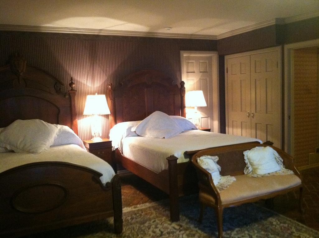 Corners Mansion Inn - A Bed And Breakfast Віксбург Номер фото