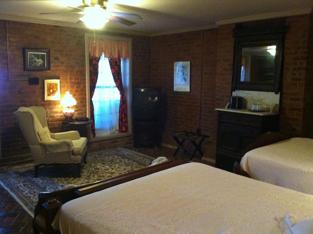 Corners Mansion Inn - A Bed And Breakfast Віксбург Номер фото
