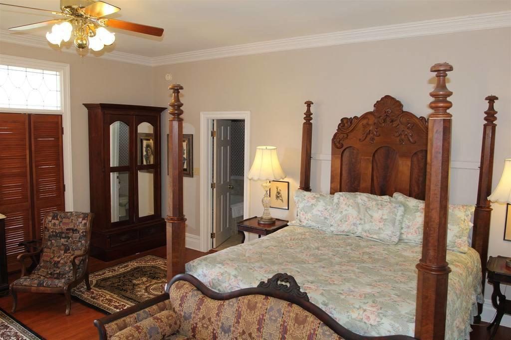 Corners Mansion Inn - A Bed And Breakfast Віксбург Номер фото